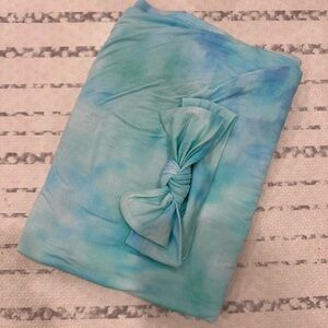 Little Sleepies Tidepool Watercolor Swaddle + Headband Set

SKU: LS-SWHB-GRWC